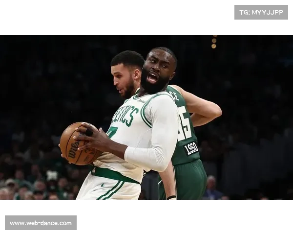 凯尔特人107-79大胜雄鹿，杰伦·布朗30分13篮板率队碾压